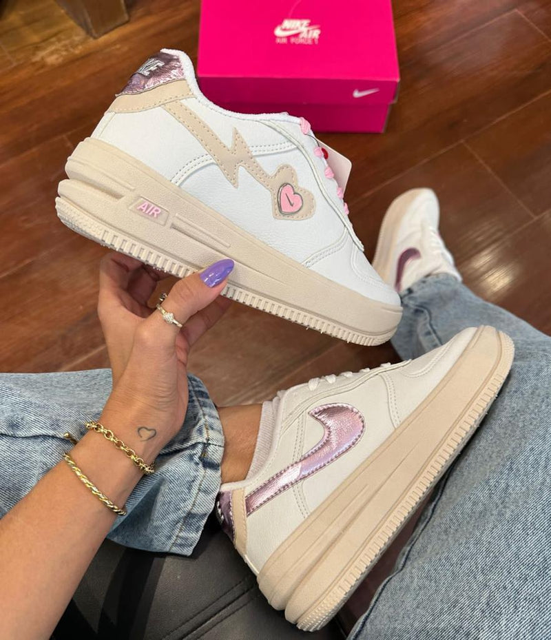 Tênis Nike Air Force Love Feminino