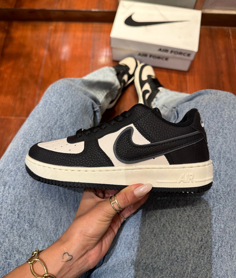 Tênis Nike Air Force Panda Premium