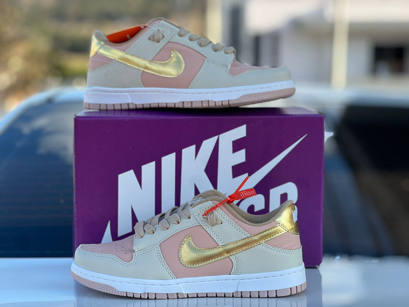 Tênis Nike Dunk Low SB Feminino