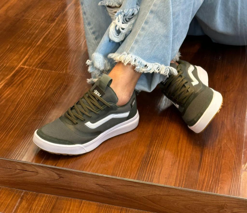 Tênis Vans Ultrarange Premium