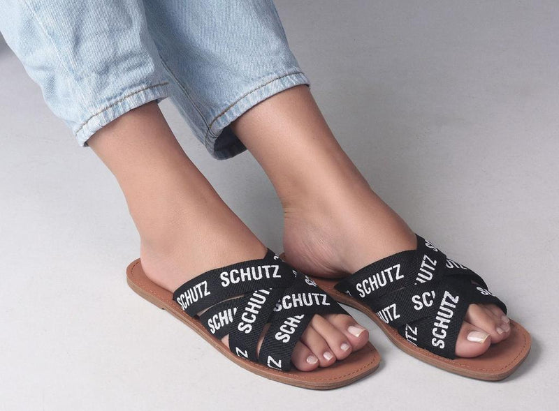 Sandália Schutz Flat Cruzado